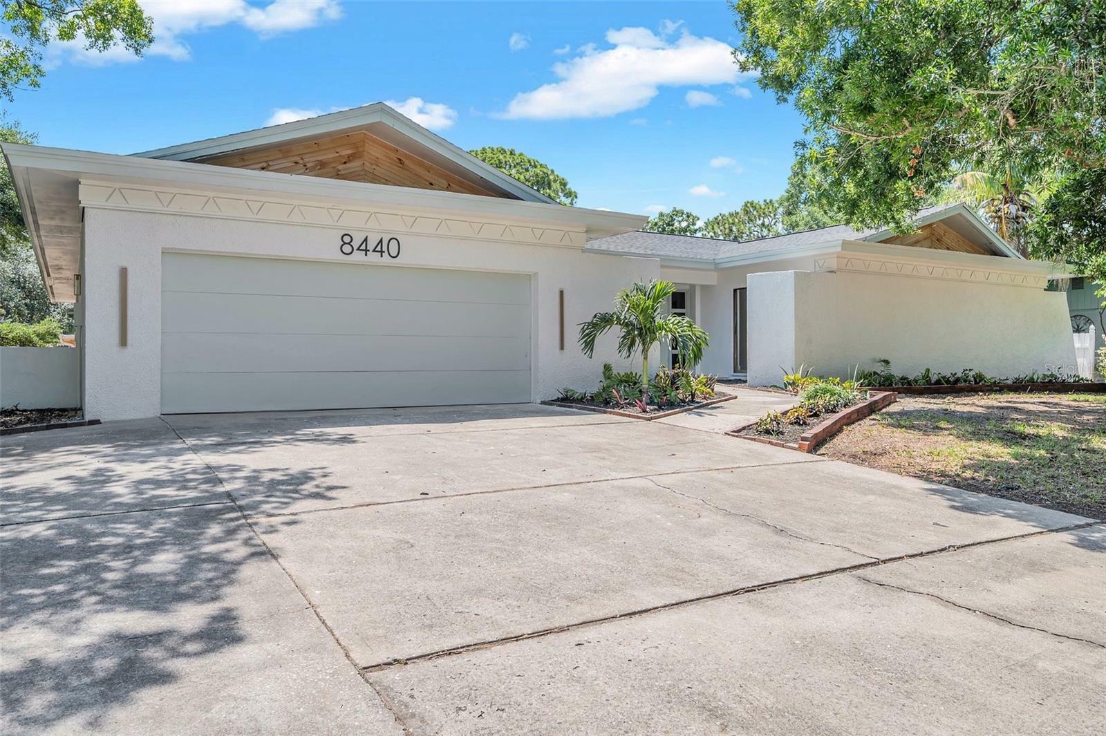 Property Photo:  8440 Orient Way NE  FL 33702 