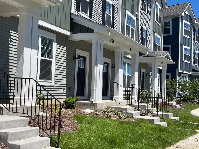 Property Photo:  1571 Syracuse Drive  IL 60030 