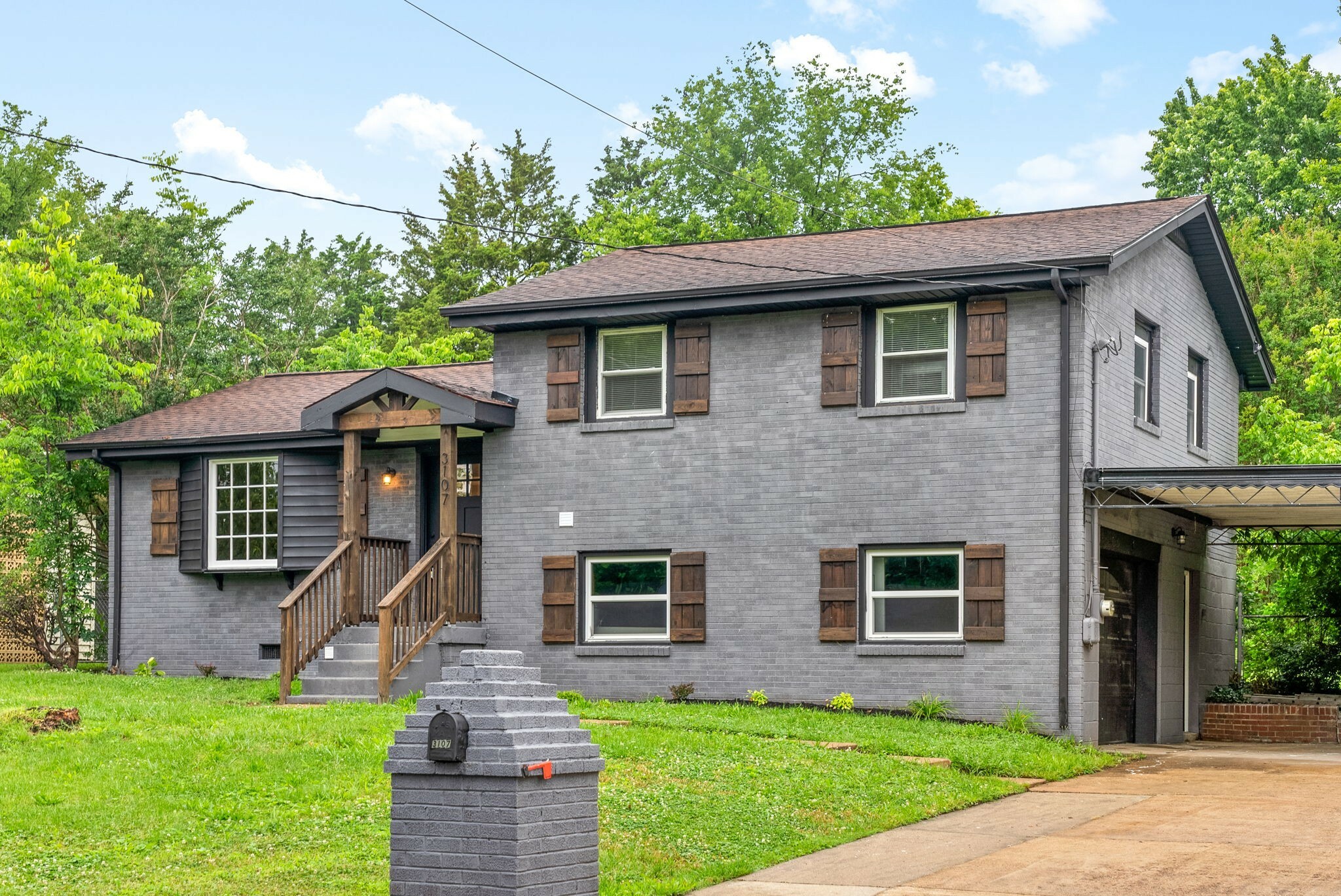 Property Photo:  3107 Meadowside Ln  TN 37207 