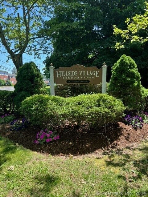 Property Photo:  139 Towne House Road 139  CT 06514 