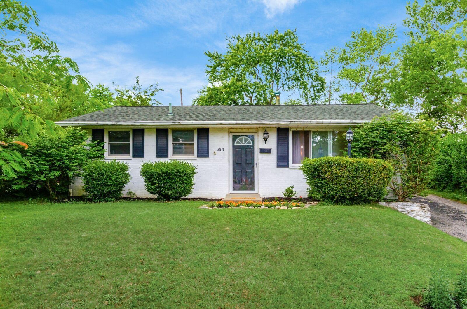 Property Photo: 3817 Luxair Drive OH 43026