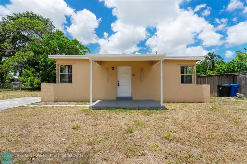 Property Photo:  1527 NW 14th St  FL 33311 