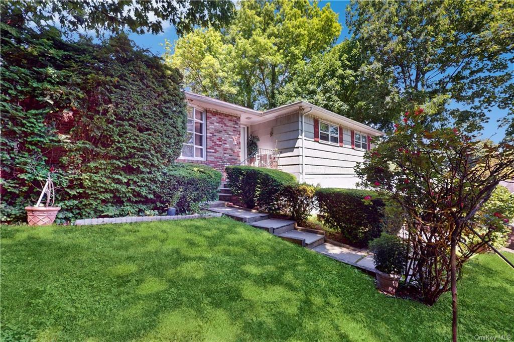 Property Photo:  14 Greyrock Road N  NY 10573 