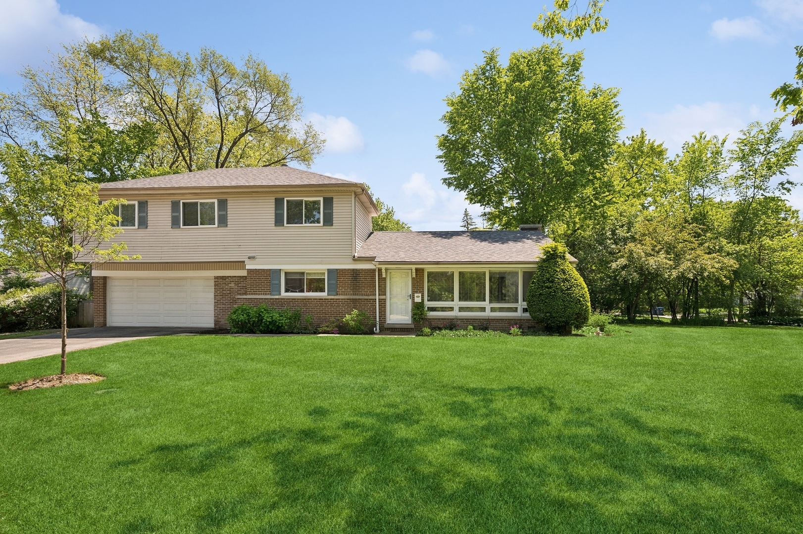 Property Photo:  1690 Northland Avenue  IL 60035 