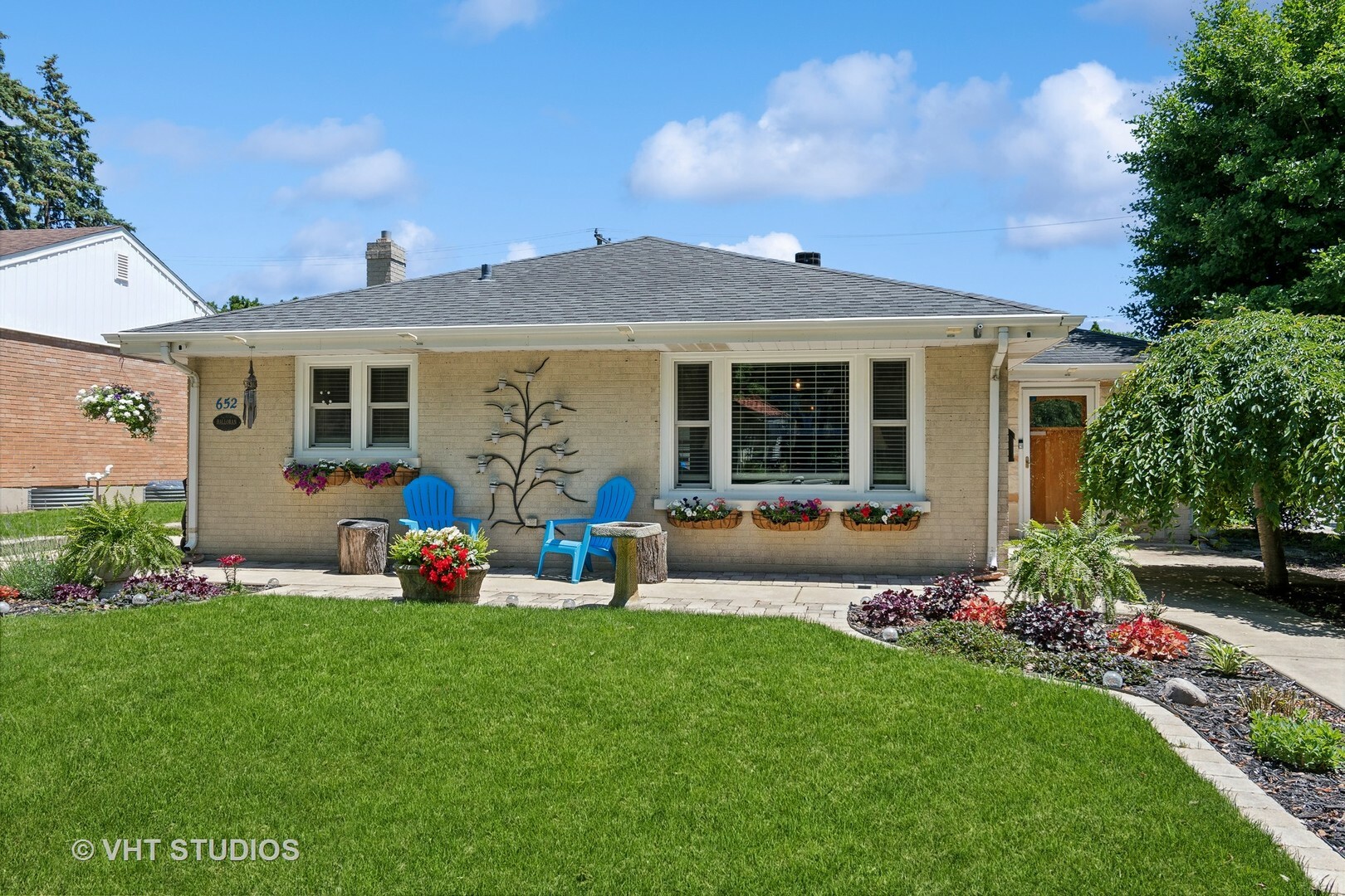 Property Photo: 652 N Main Street IL 60563