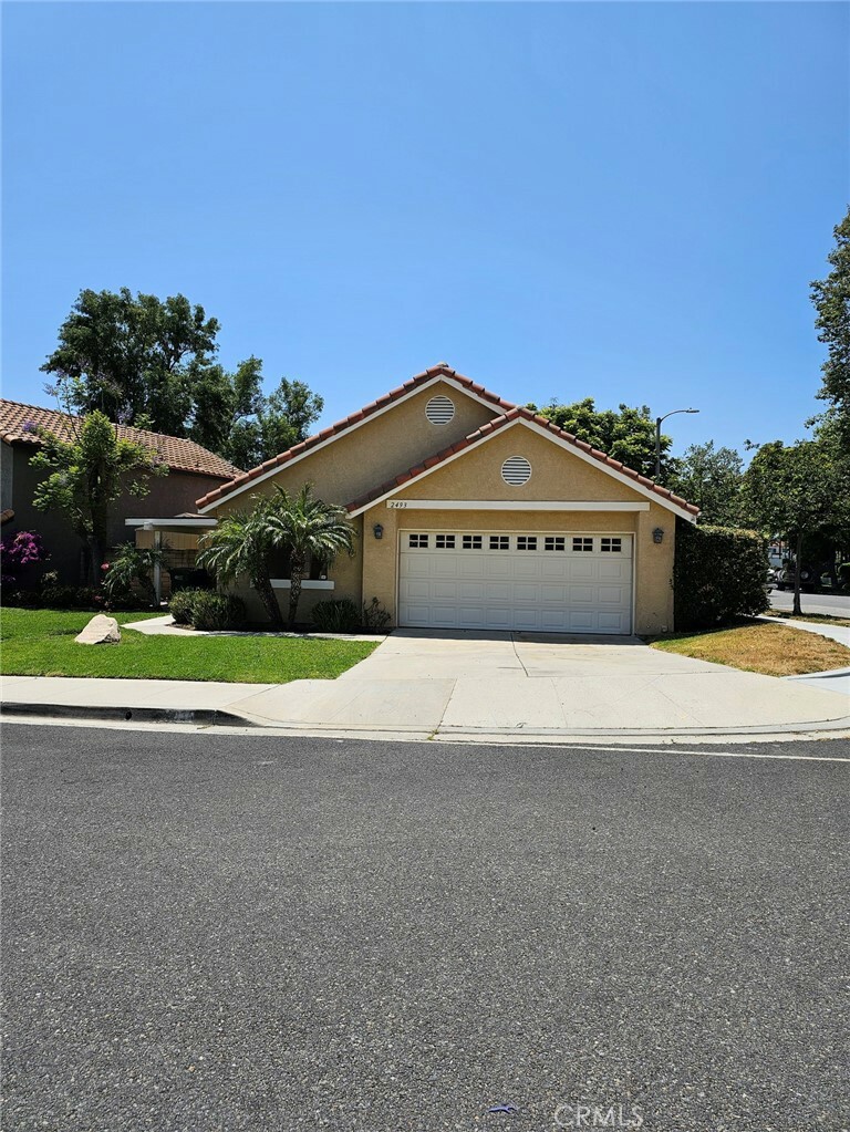 Property Photo:  2493 Ridge View Court  CA 93065 