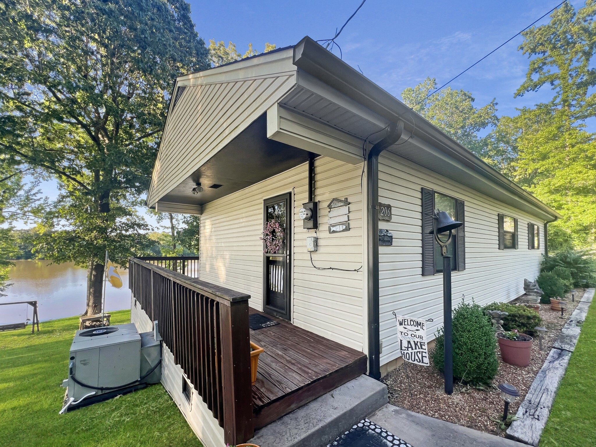 Property Photo:  206 Lakeshore Dr N  TN 37028 