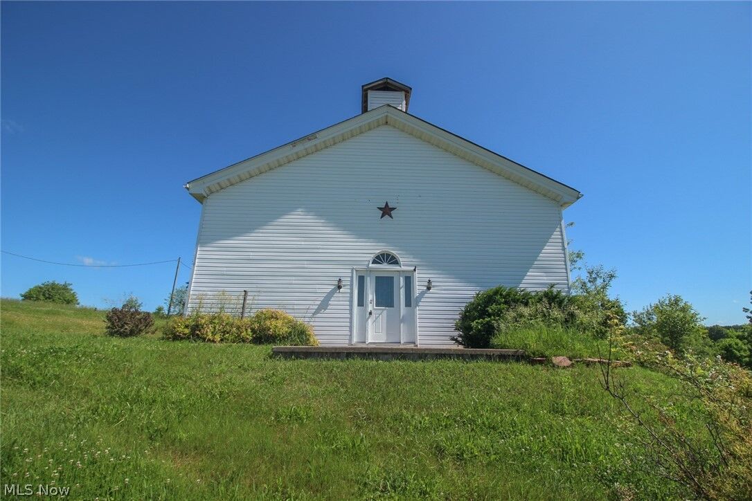 Property Photo:  6210 Bane Road NE  OH 44651 