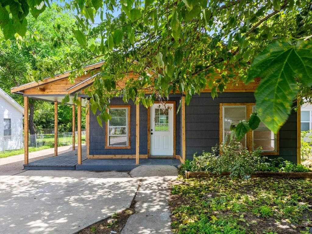 Property Photo:  8304 Kender Lane  TX 76108 