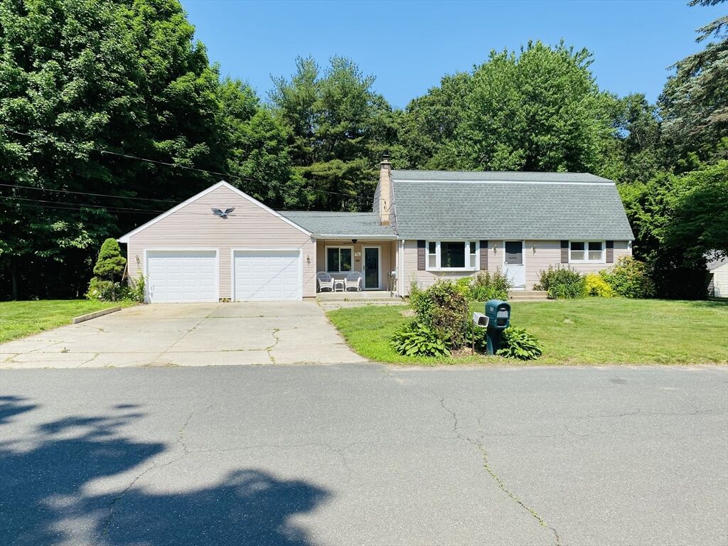Property Photo:  22 Woodside Cir  MA 01077 