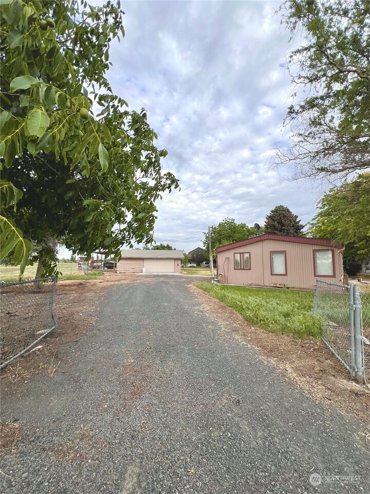 Property Photo: 2242 W Shelly Road WA 99344