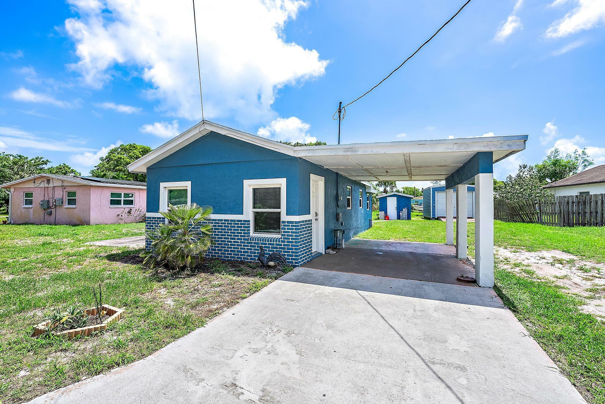 Property Photo:  5595 SE 46th Avenue  FL 34997 