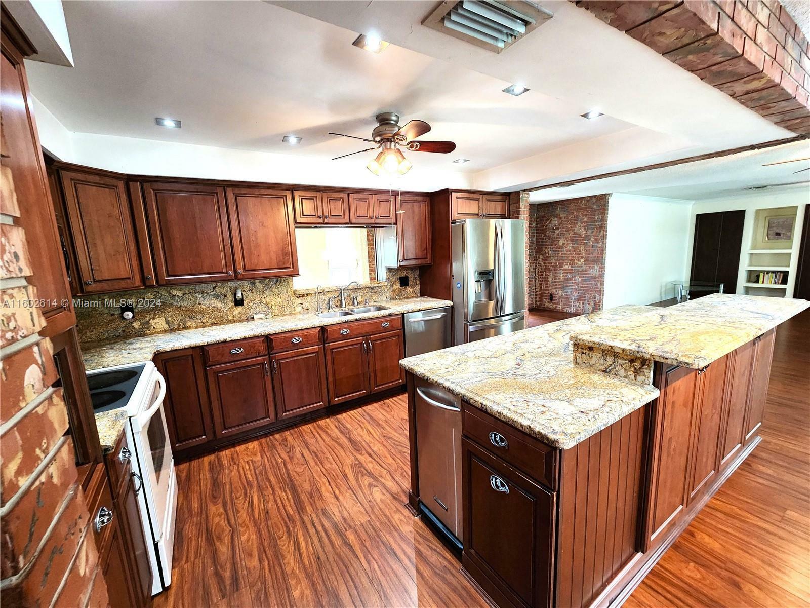 Property Photo:  251 SW 61st Ave  FL 33317 