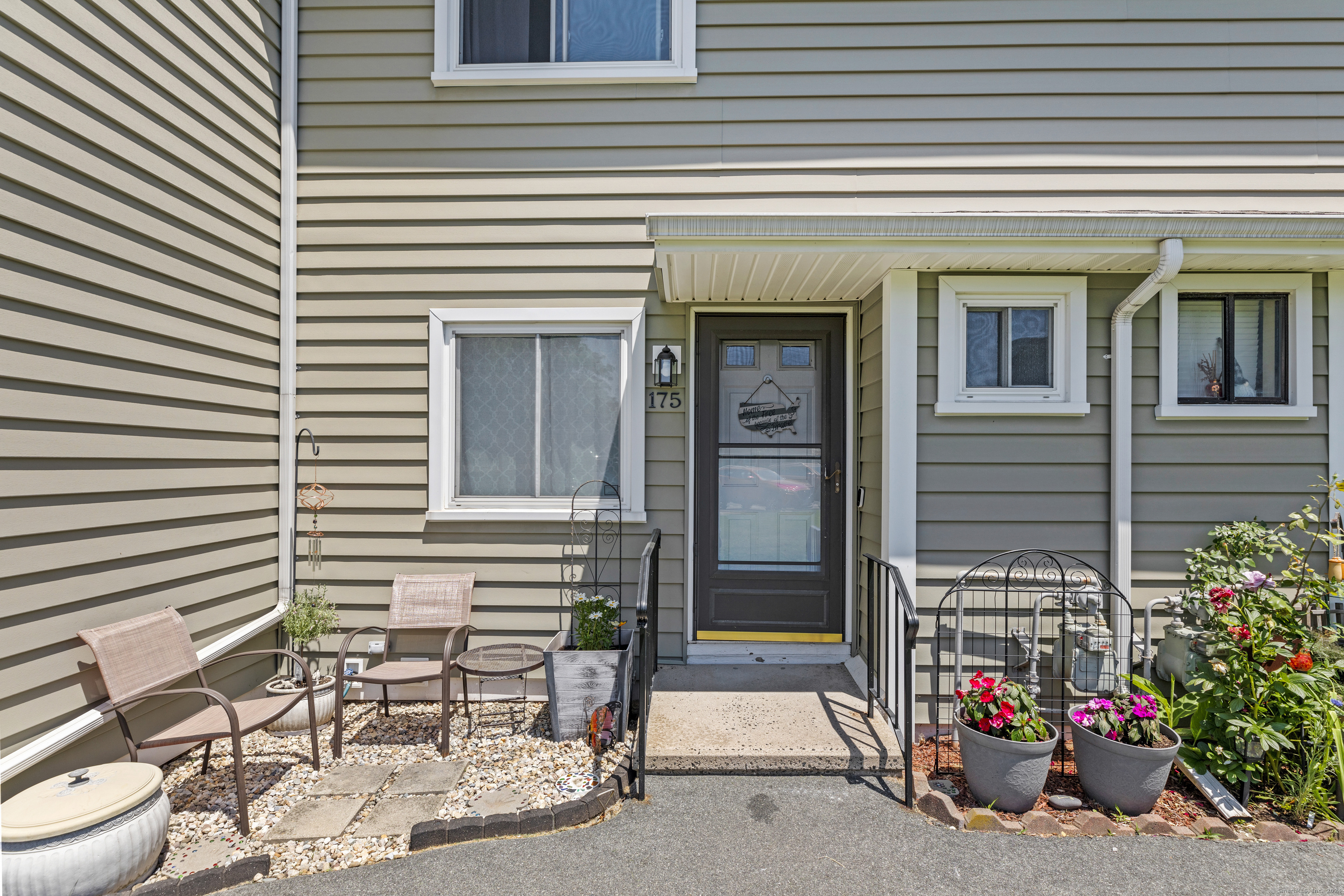 Property Photo: 175 Monticello Drive 175 CT 06405