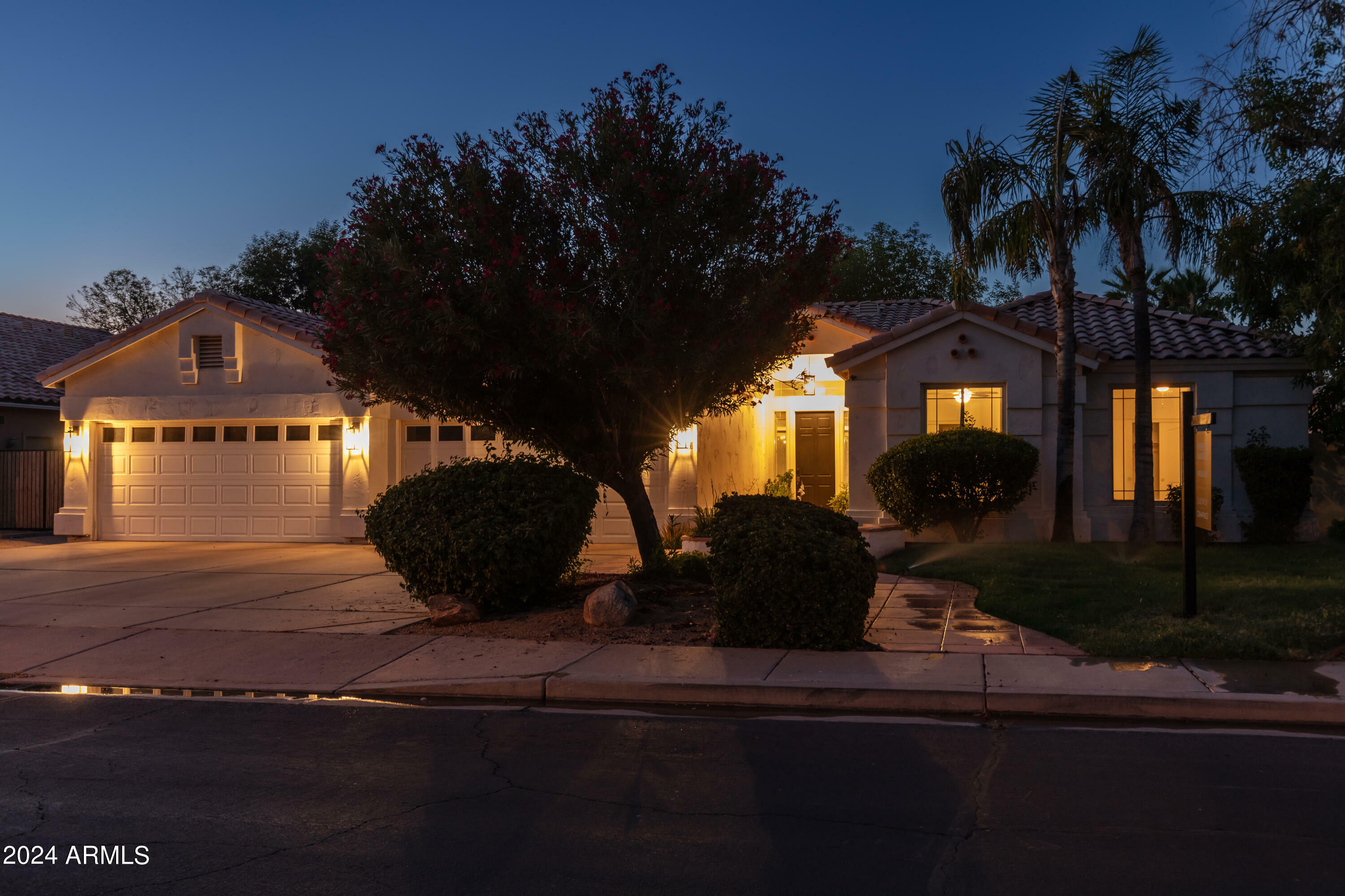 Property Photo:  2134 E Victor Road  AZ 85296 