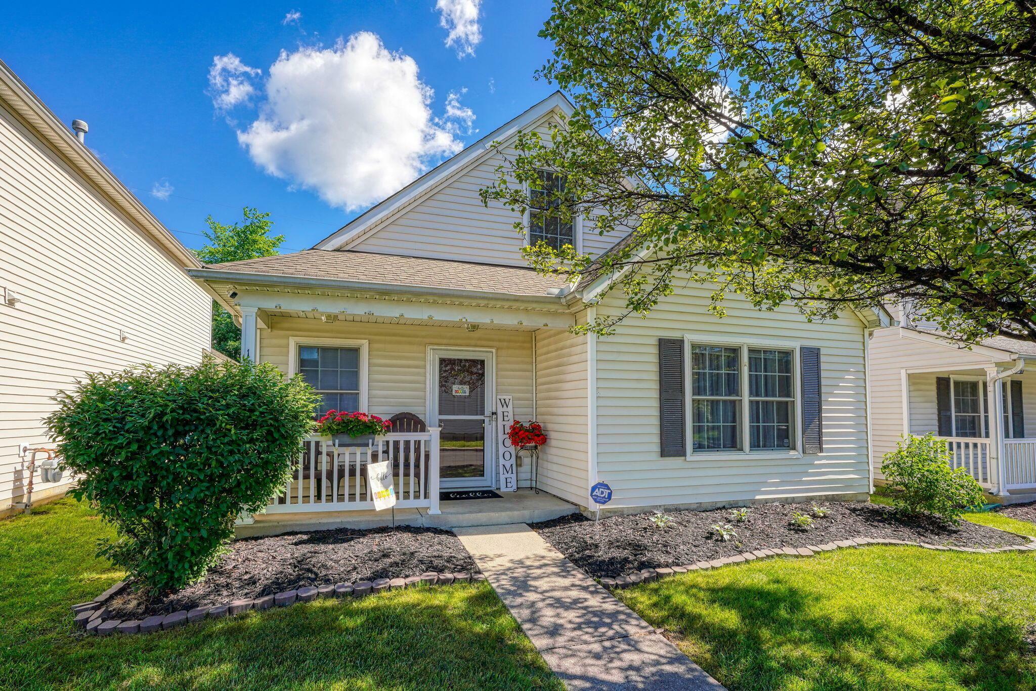 Property Photo: 1498 Sargas Street OH 43240