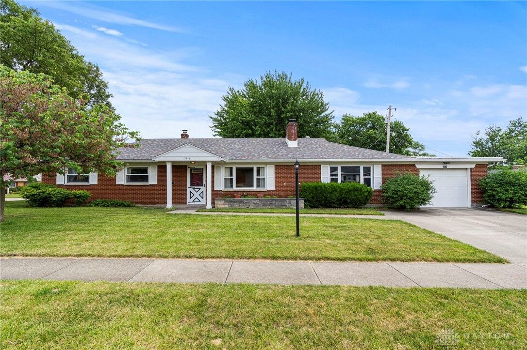 Property Photo: 3914 Gardenview Place OH 45429