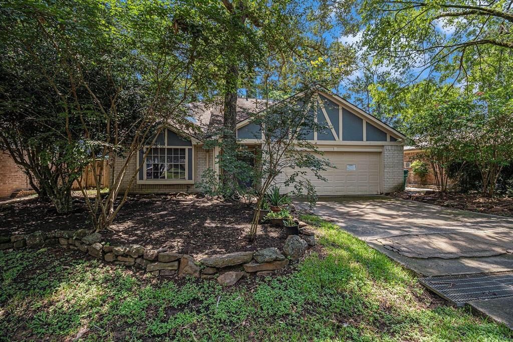 Property Photo: 66 S Woodstock Circle Drive TX 77381