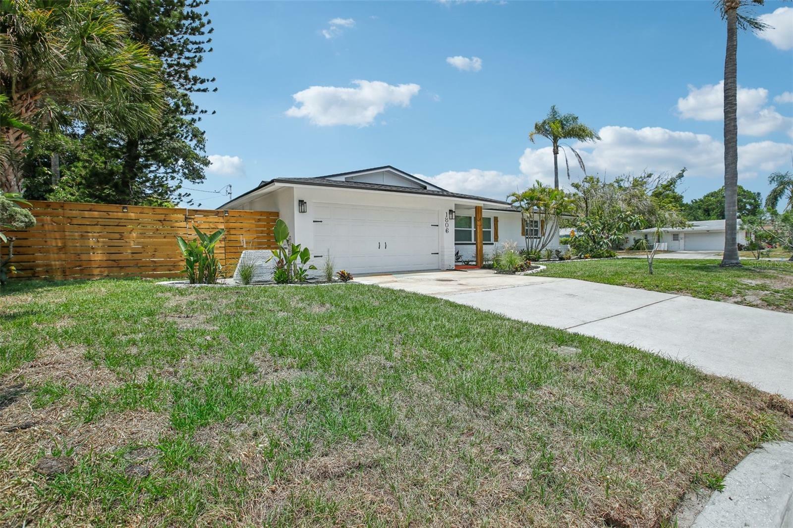 Property Photo:  1806 N Keene Road  FL 33755 