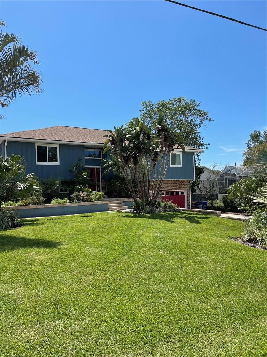 Property Photo:  3033 Pineview Drive  FL 34691 