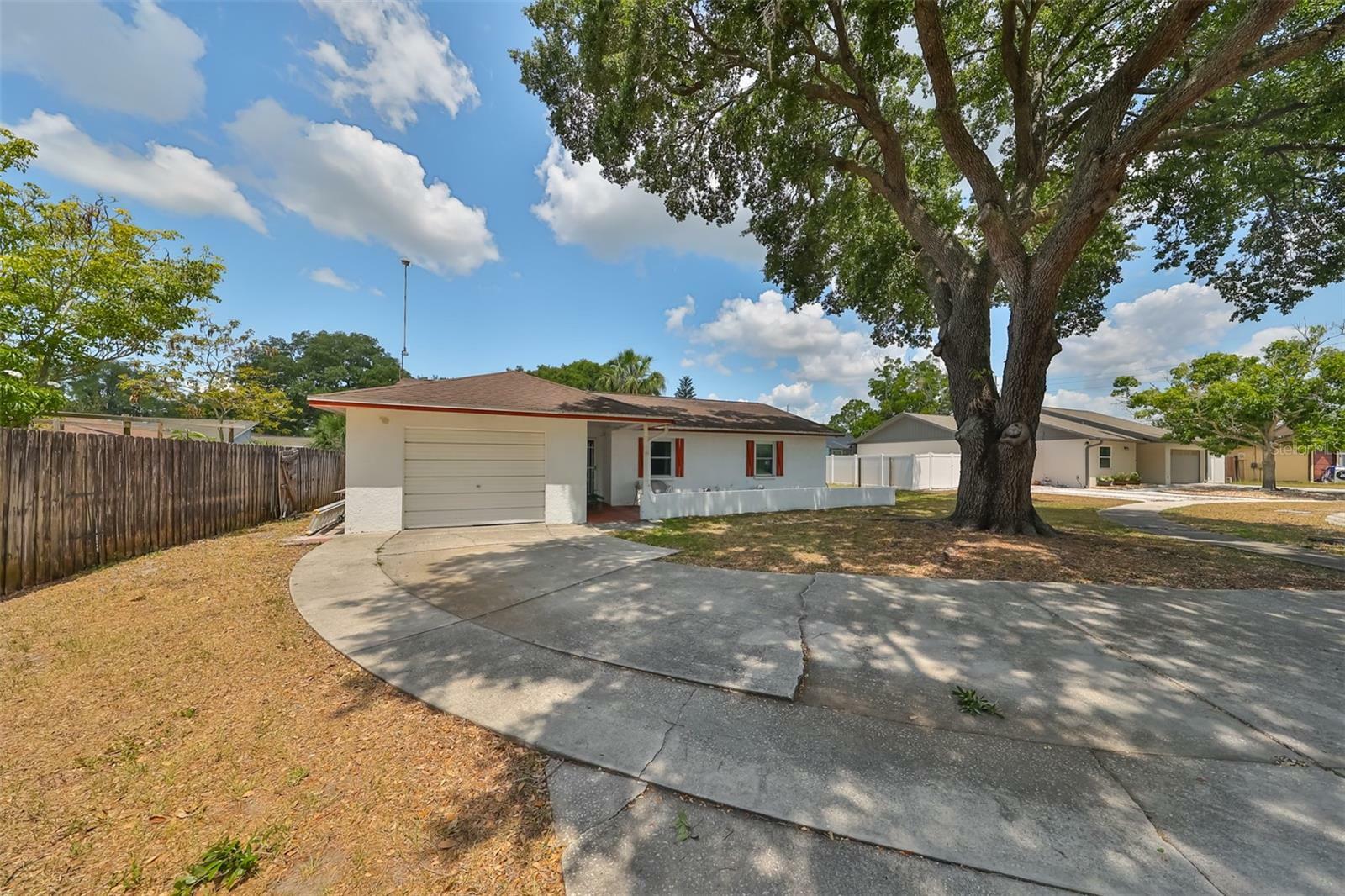 Property Photo:  11202 Gate House Drive  FL 33625 