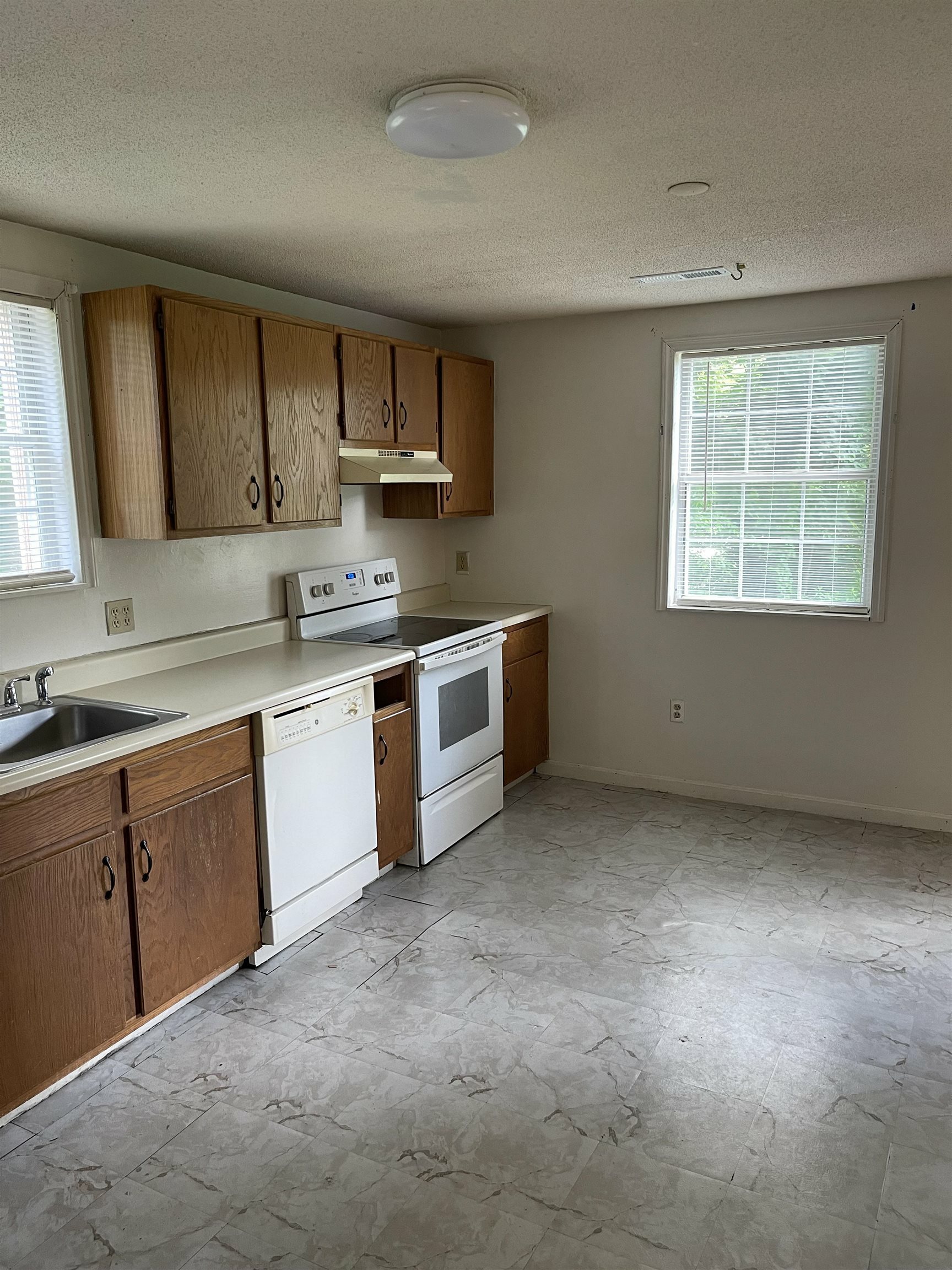 Property Photo:  414 Elmwood Drive  NH 03051 