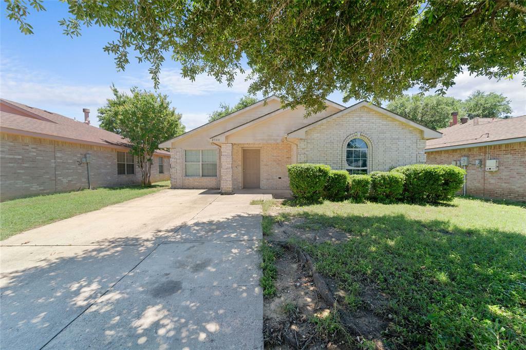 Property Photo: 2544 Tealmont Trail TX 75211