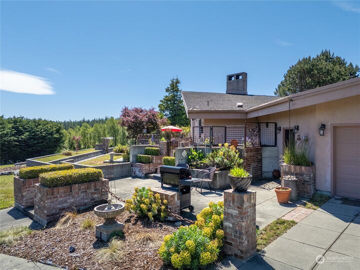 Property Photo: 2330 Shamrock Lane WA 98277