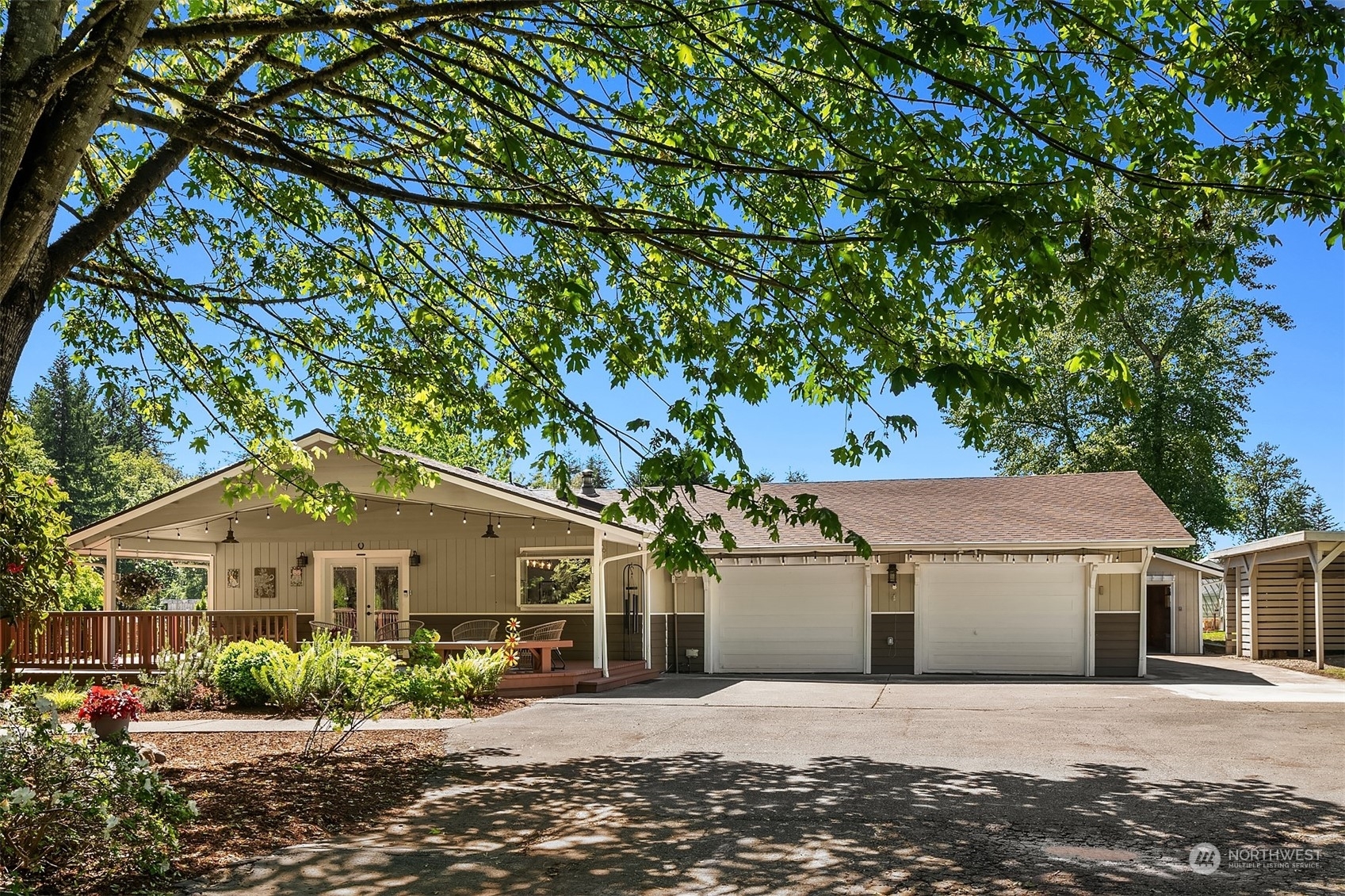 Property Photo:  22305 284th Avenue SE  WA 98038 