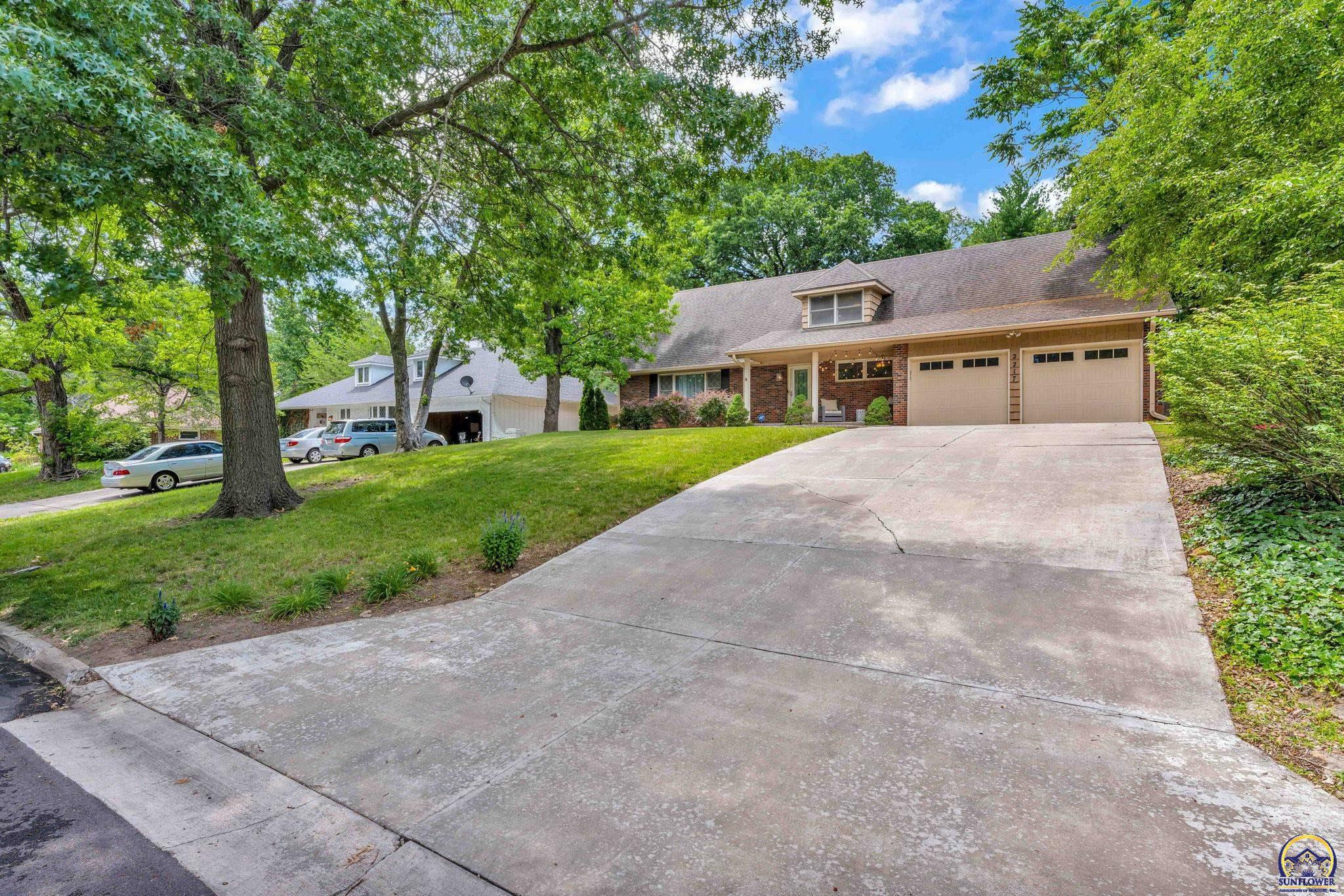 Property Photo:  2217 SW Knollwood Dr  KS 66611 