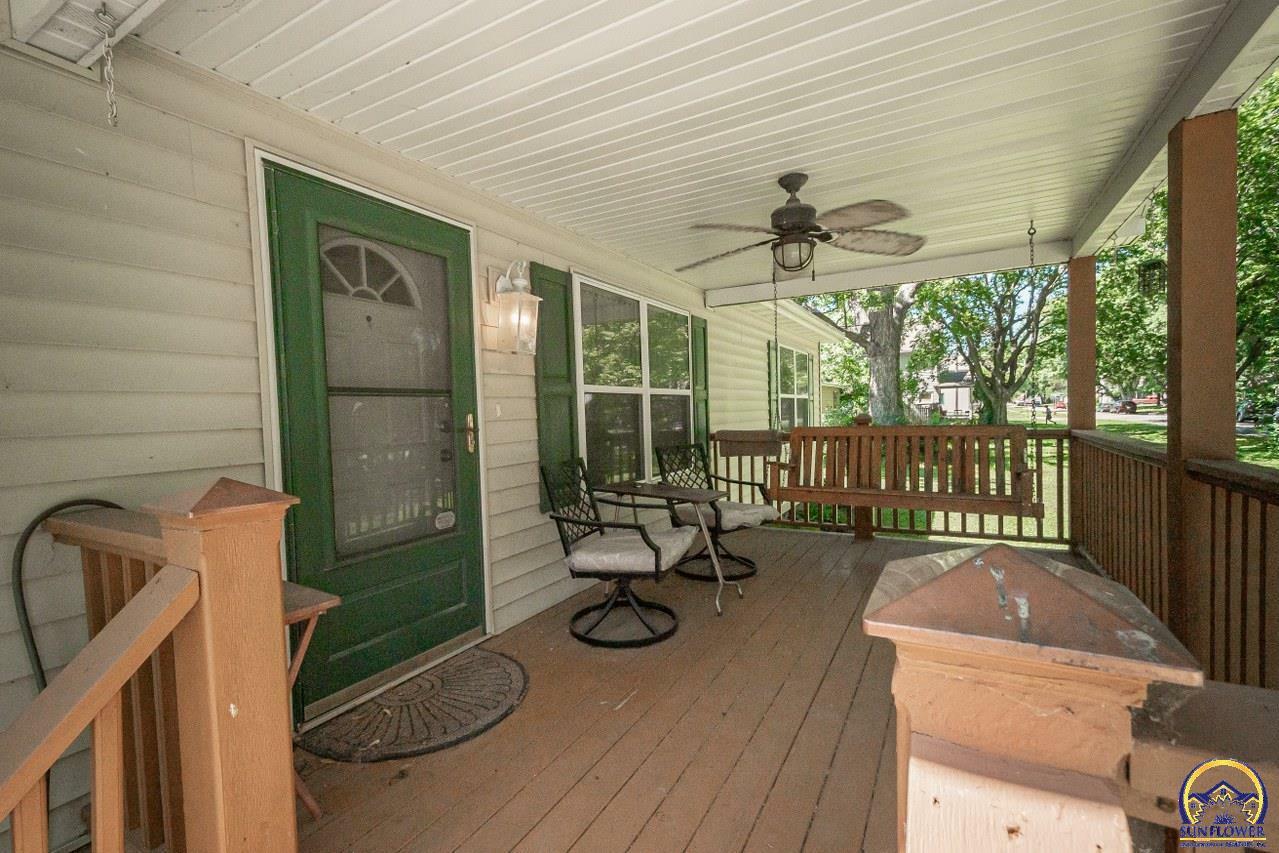 Property Photo:  423 NE Grattan St  KS 66616 