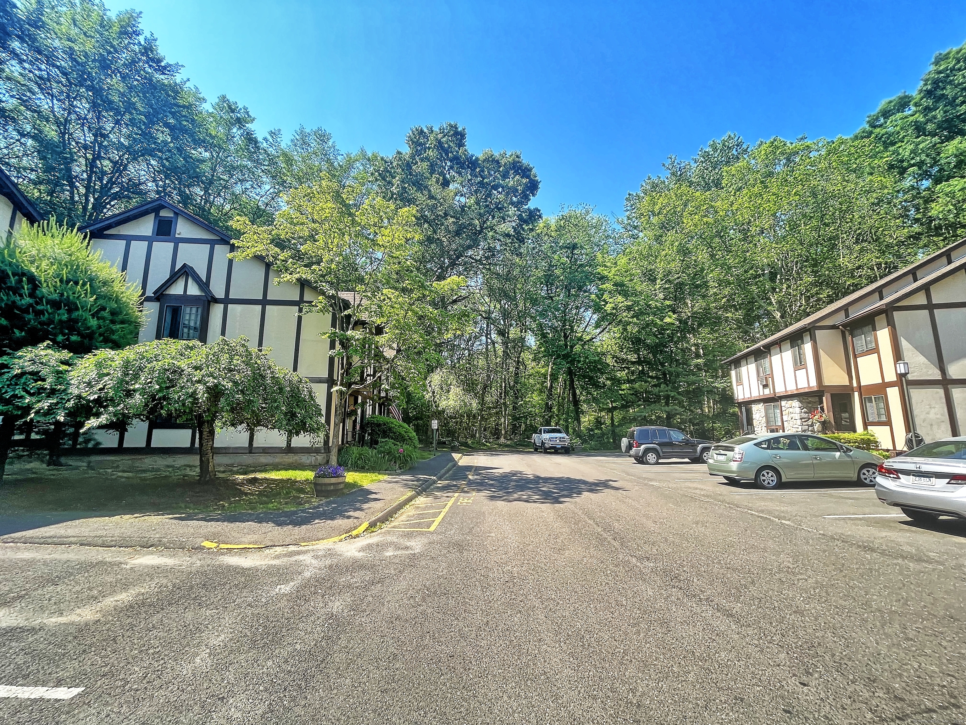 Property Photo: 548 Swanson Crescent 548 CT 06461