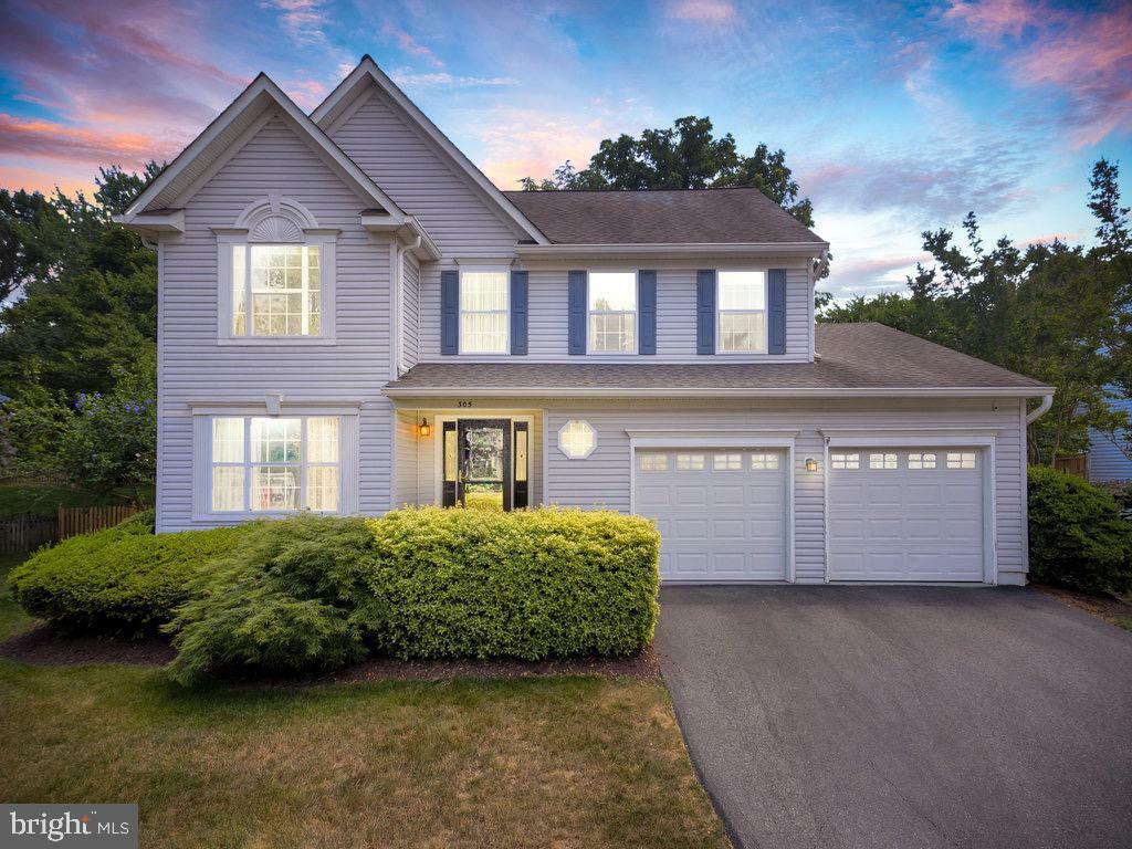 Property Photo:  305 Oakcrest Manor Drive NE  VA 20176 