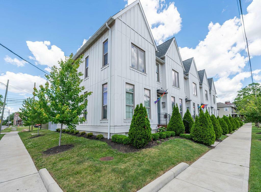 Property Photo:  1325 City Park Avenue  OH 43206 