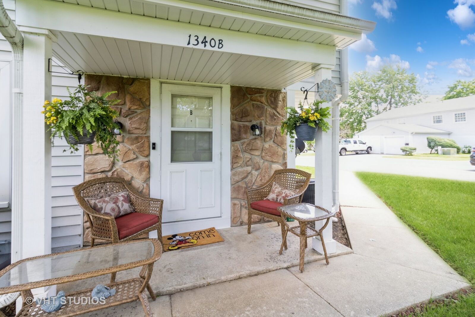 Property Photo:  1340 N Glen Circle B  IL 60506 