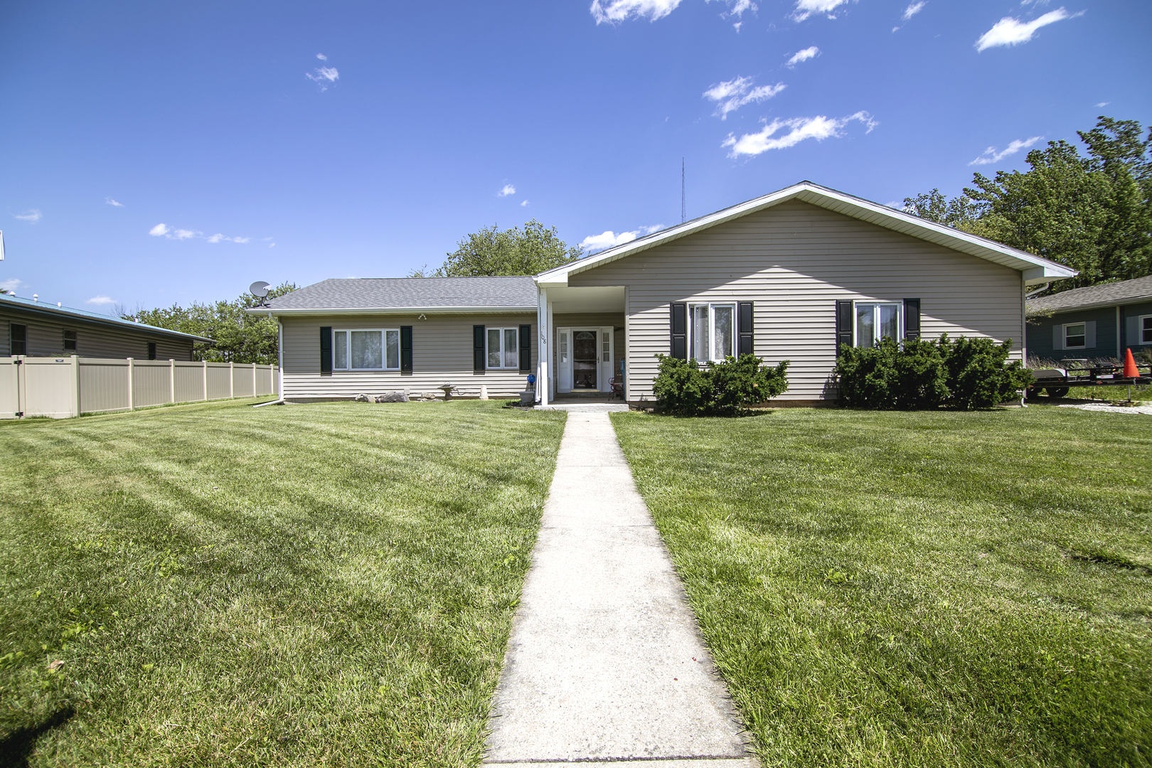 Property Photo:  108 Sun Street  IL 60919 