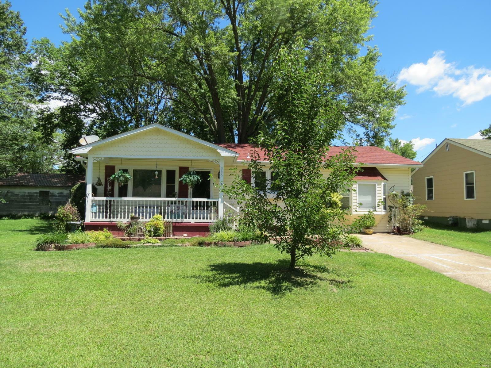 Property Photo:  305 Spruce Street  MO 63640 