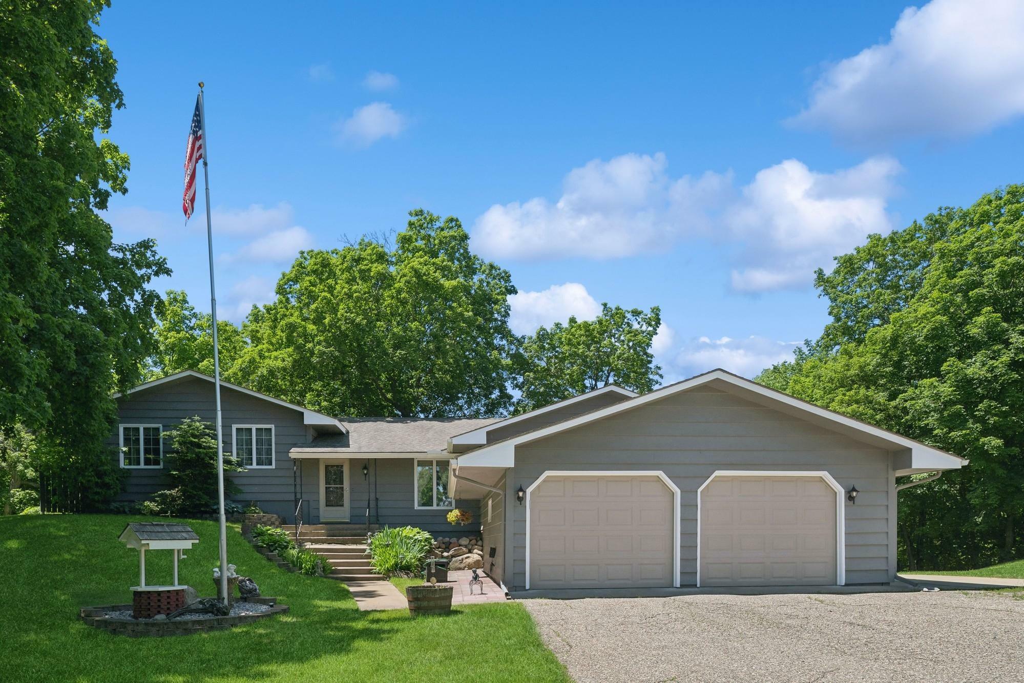 Property Photo:  1095 Jalger Avenue SE  MN 55313 