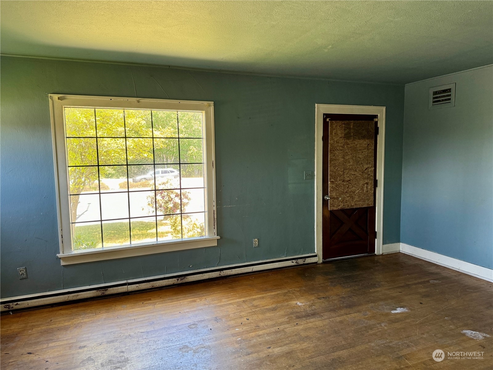 Property Photo: 702 E 8th Street WA 98362