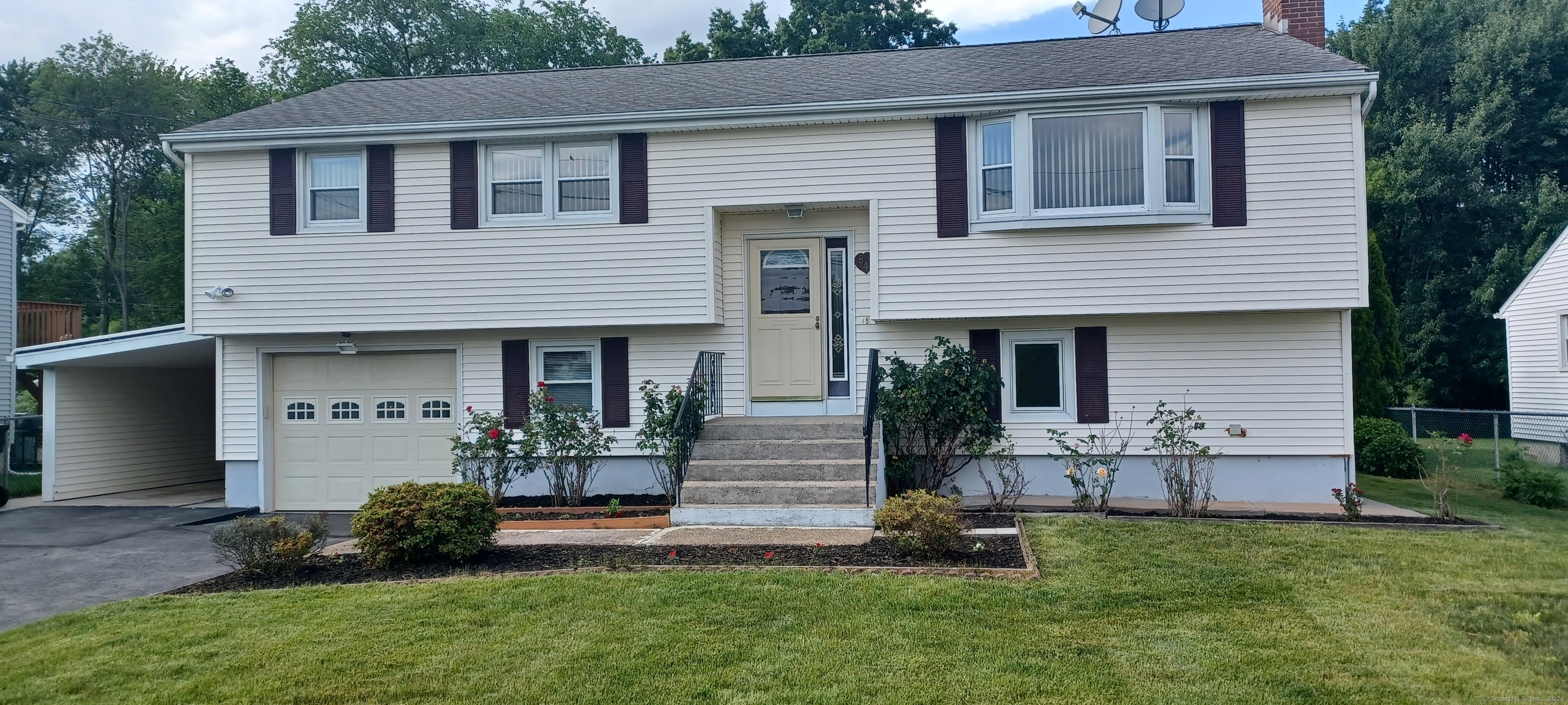 Property Photo: 84 Raynel Road CT 06111