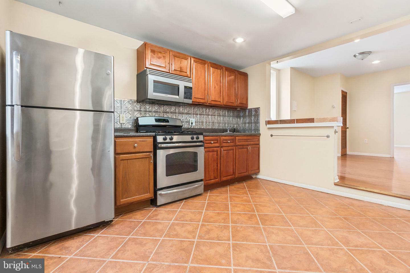 Property Photo:  1501 Montrose Street 3  PA 19146 