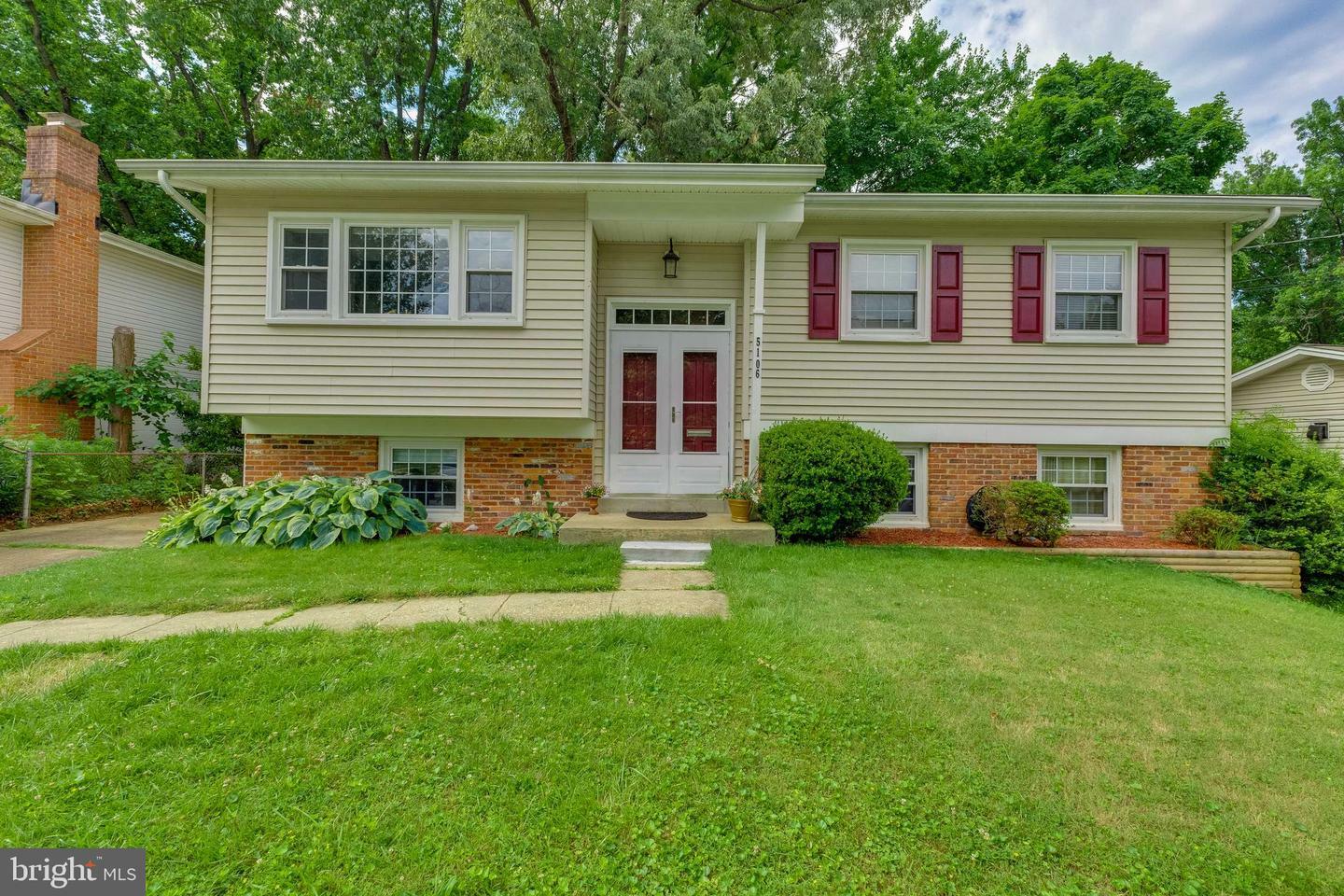 Property Photo:  5106 Macon Road  MD 20852 