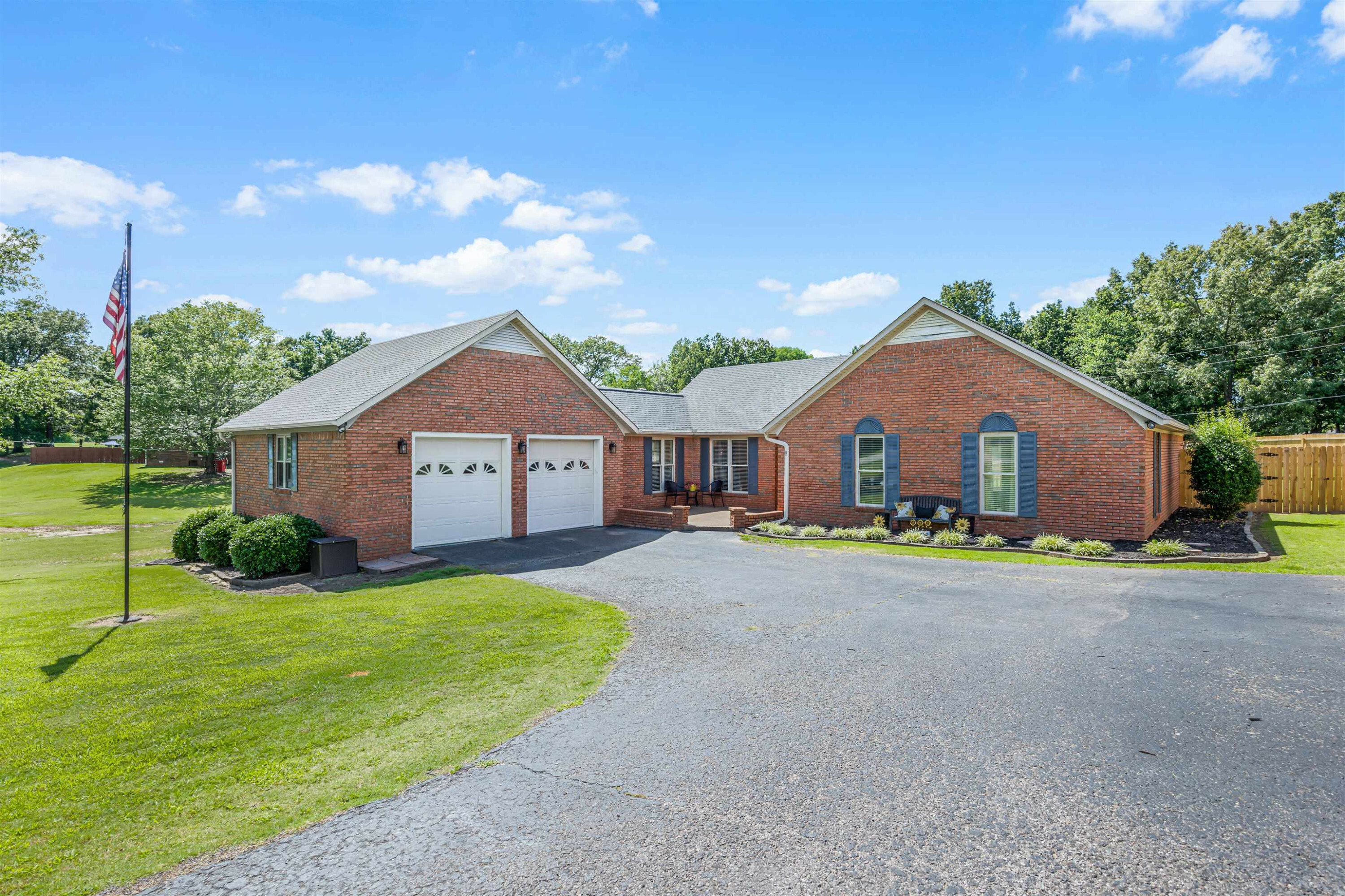 Property Photo:  8 Country Square Road  TN 38358 