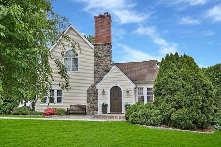 72 Westchester Avenue  Thornwood NY 10594 photo