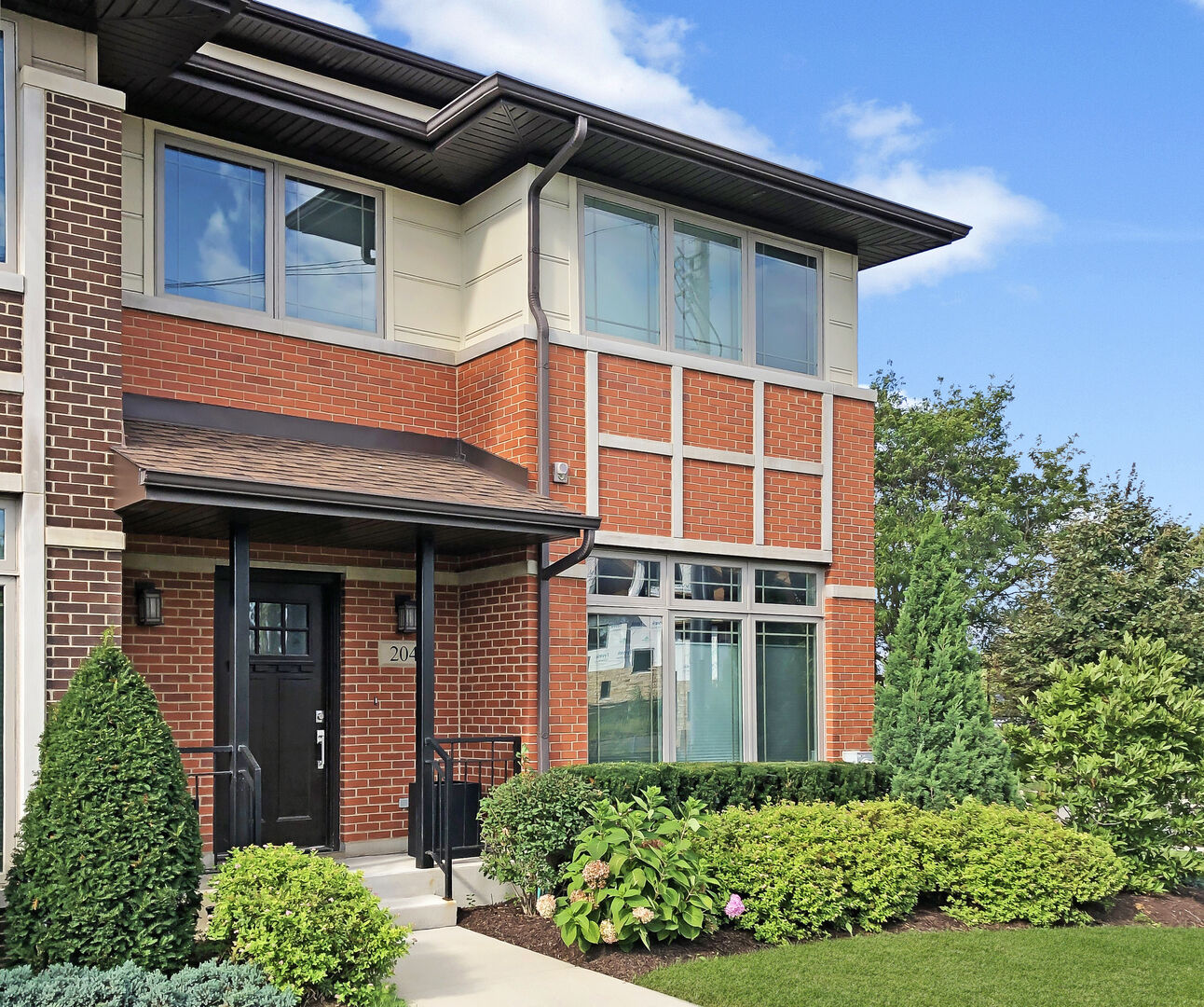 Property Photo:  204 N Northwest Highway  IL 60068 