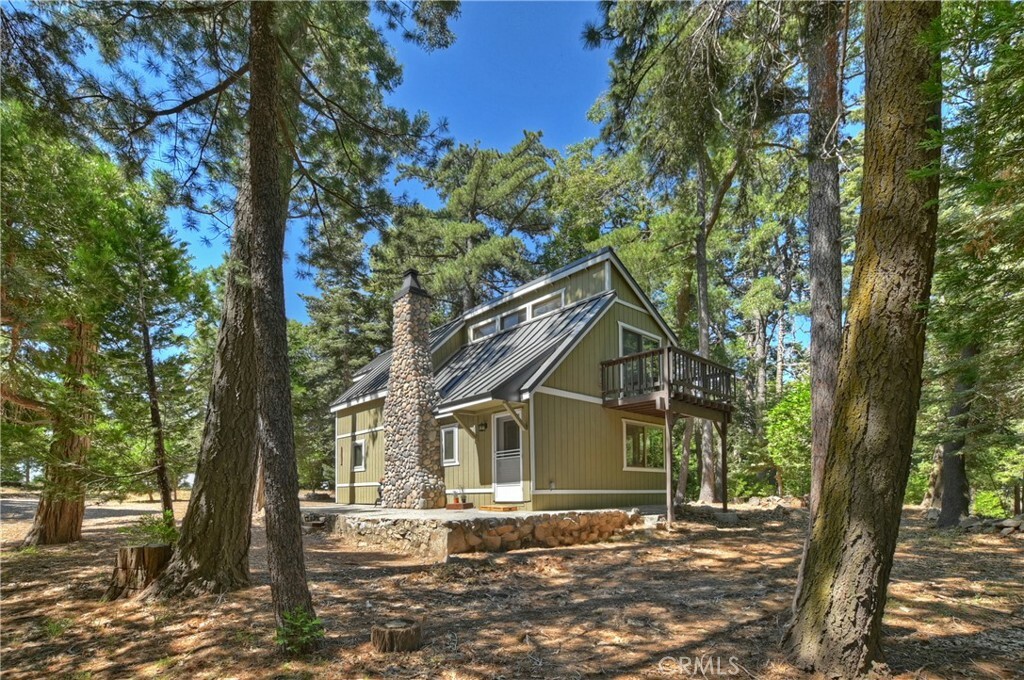 Property Photo:  25857 Mile Pine Road  CA 92391 