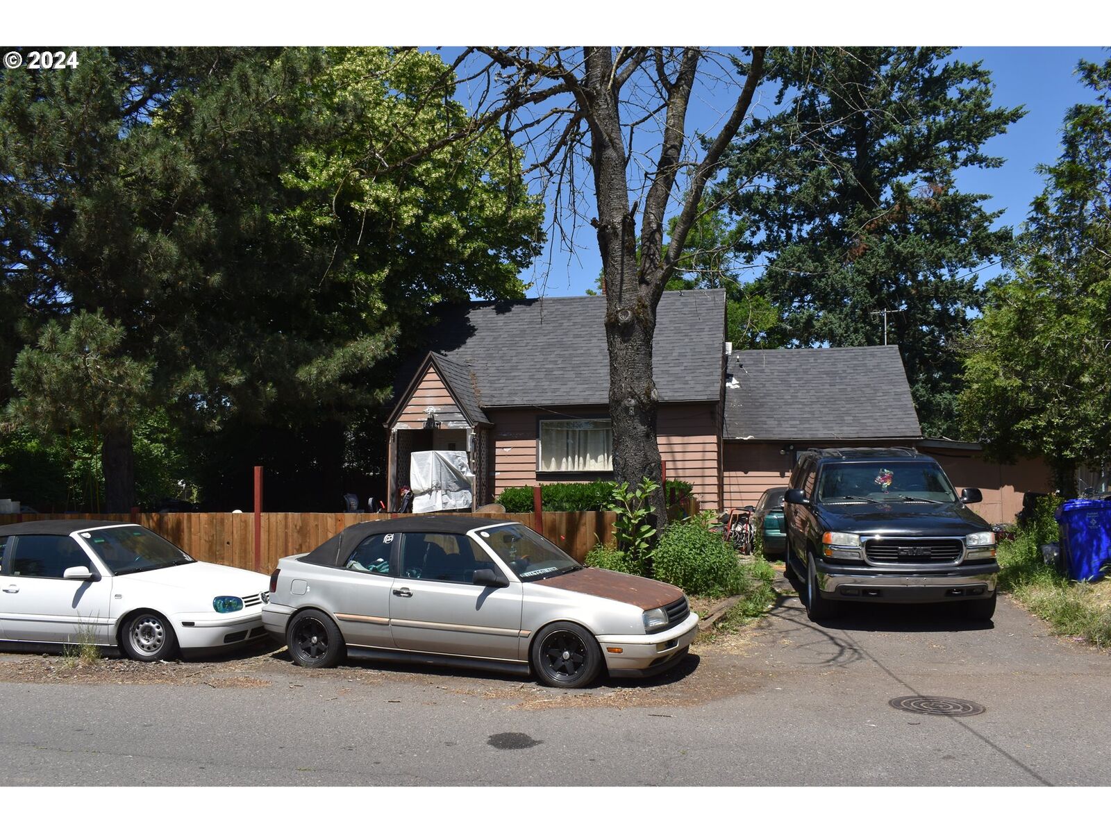 Property Photo: 13345 SE Bush St OR 97236