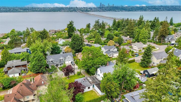 Property Photo:  2728 63rd Avenue SE  WA 98040 