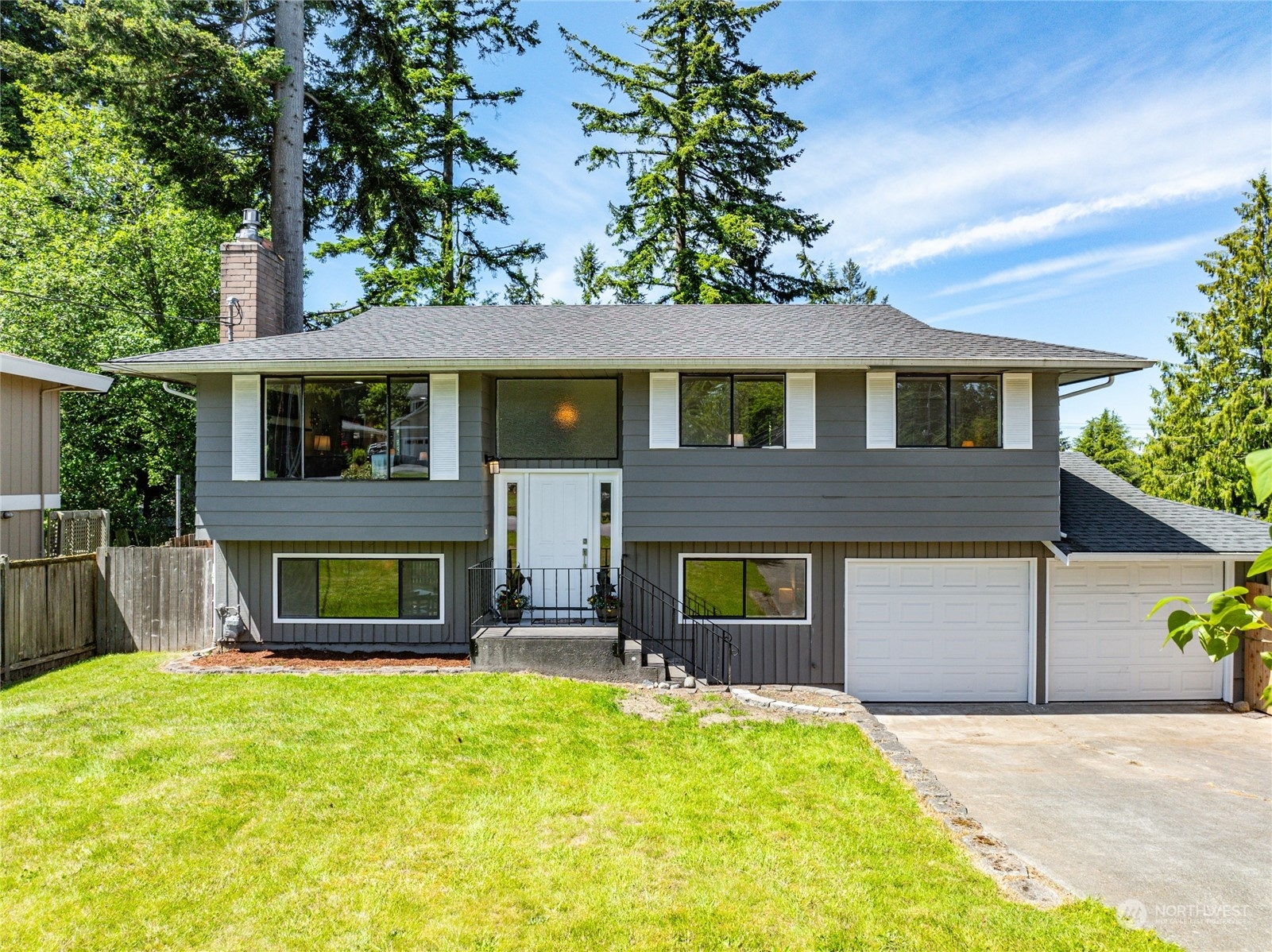 Property Photo:  5006 Sunset Lane  WA 98203 