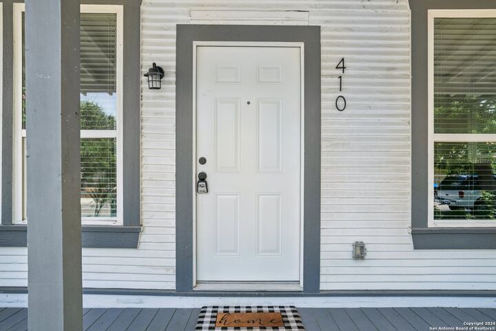 Property Photo: 410 McKay Ave TX 78204